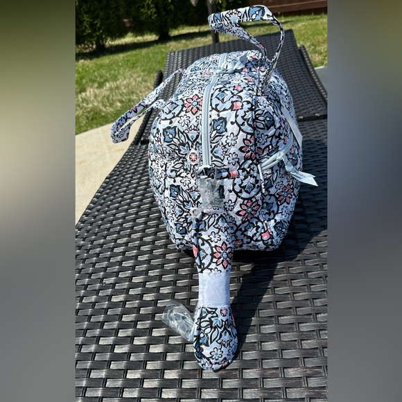 NWT Vera Bradley Lisbon Medallion Compact Traveler Bag Trolley Sleeve ~ … - Picture 5 of 8